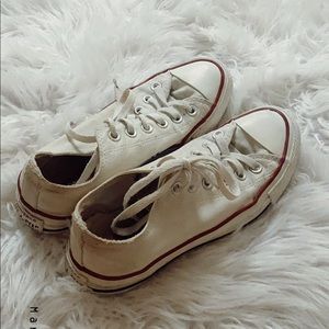 WORN WHITE CONVERSE